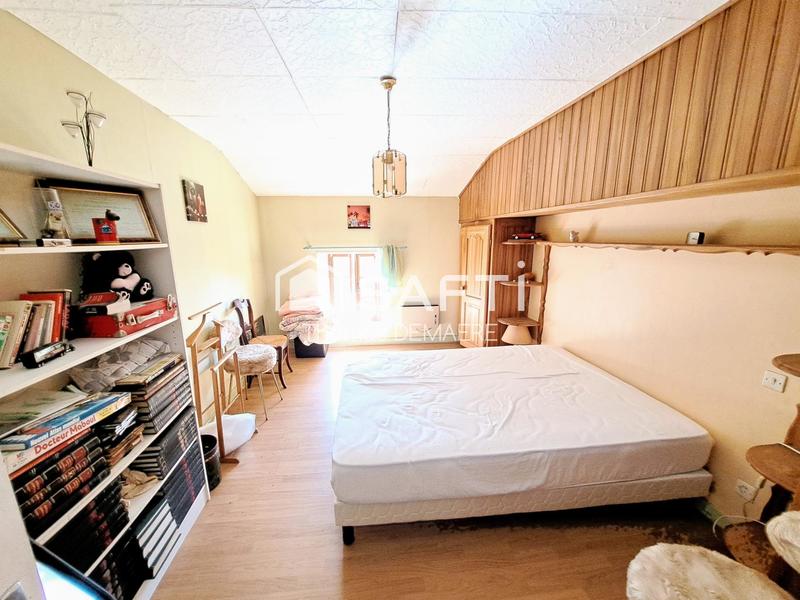 Maison - 214 m² - 8 pièces