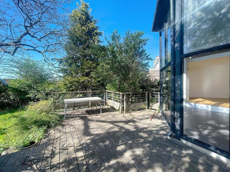 Maison - 230 m² - 8 pièces