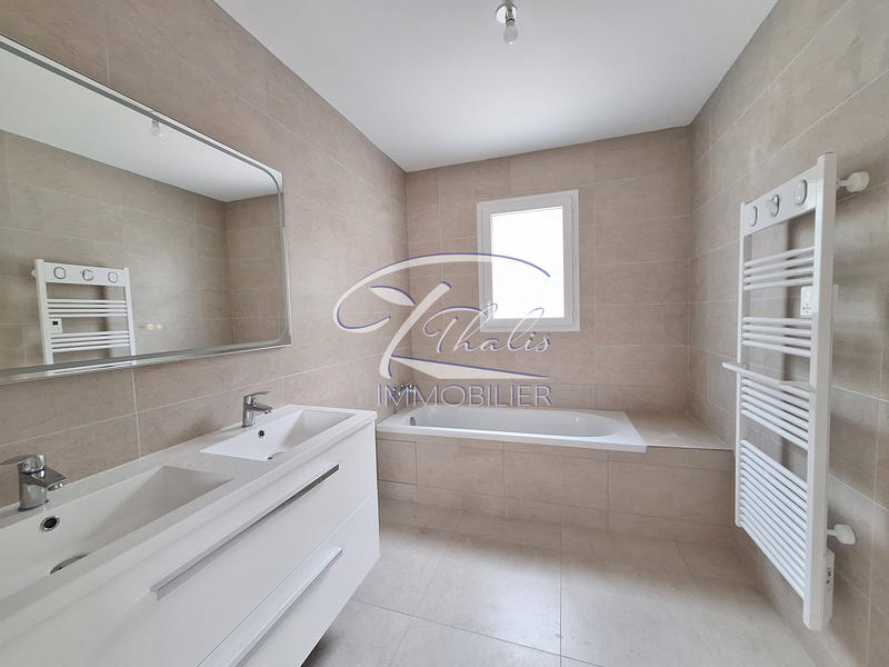 Maison contemporaine - 140 m² - 4 pièces