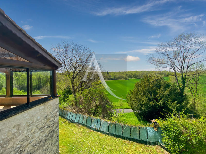 Maison - 200 m² - 8 pièces