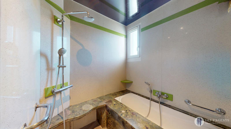 Appartement - 121 m² - 6 pièces