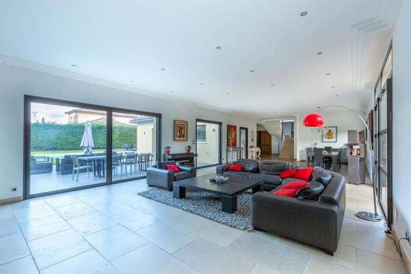 Maison - 300 m² - 7 pièces