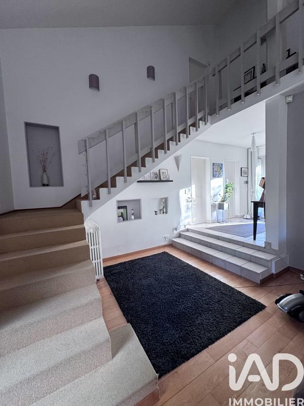 Maison - 245 m² - 9 pièces