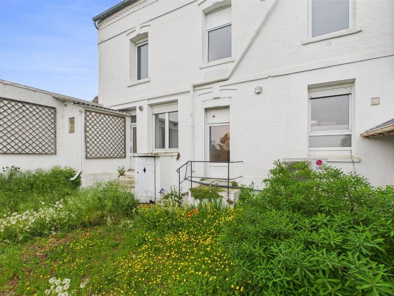 Maison - 180 m² - 8 pièces