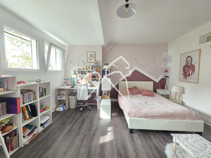 Maison - 220 m² - 7 pièces