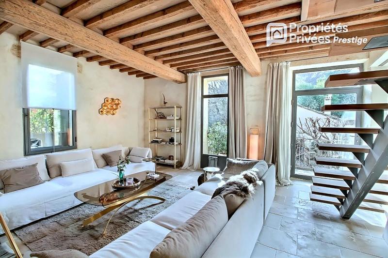 Demeure - 330 m² - 11 pièces