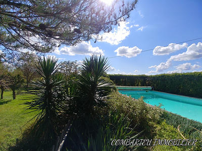 Maison - 220 m² - 9 pièces