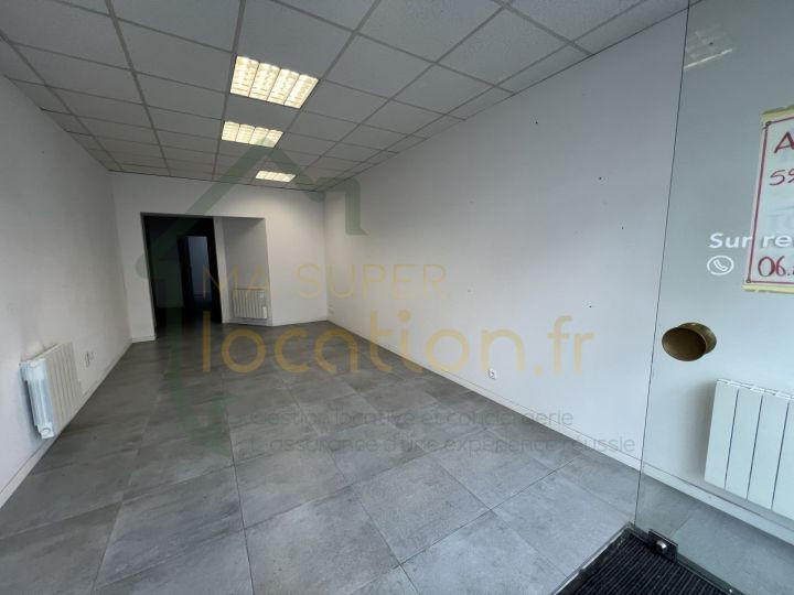 Local commercial - 54 m² - 1 pièce