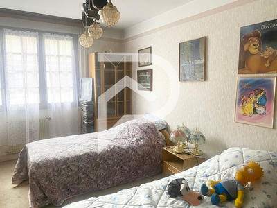 Maison - 330 m² - 10 pièces