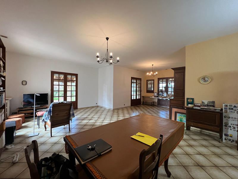 Maison - 232 m² - 7 pièces