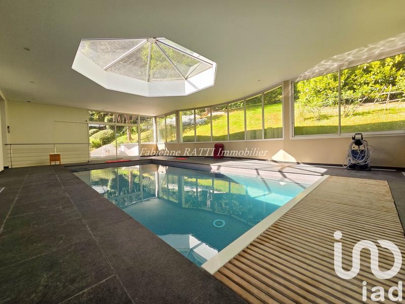 Maison - 410 m² - 9 pièces