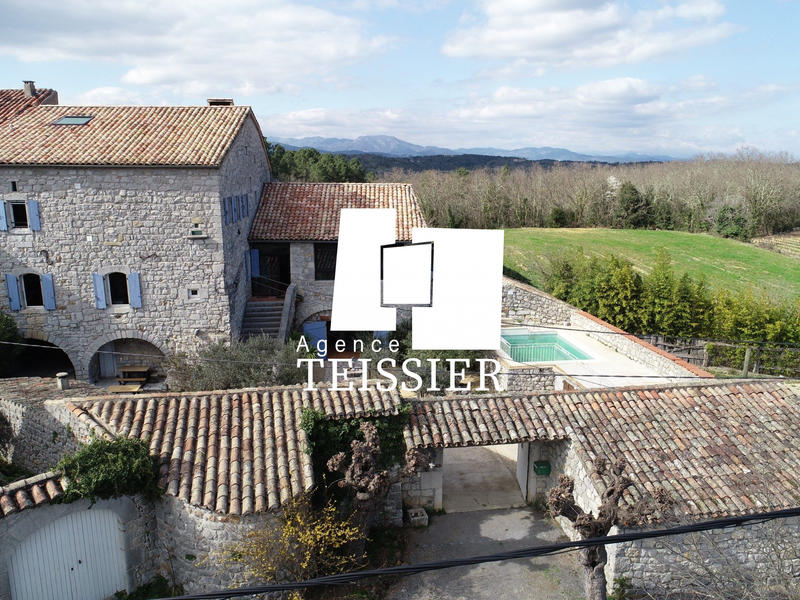 Mas - 450 m² - 14 pièces