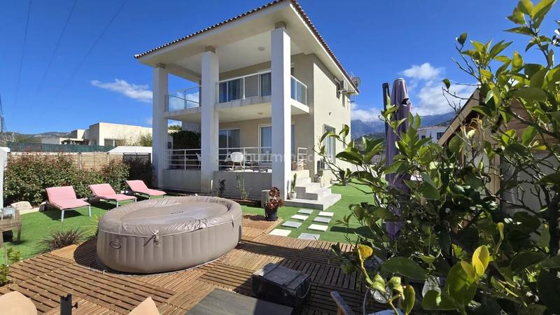 Maison - 92 m² - 4 pièces