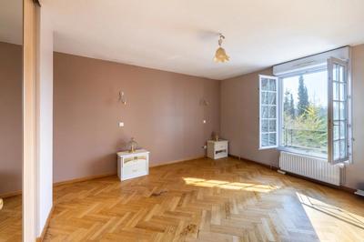Maison - 220 m² - 7 pièces