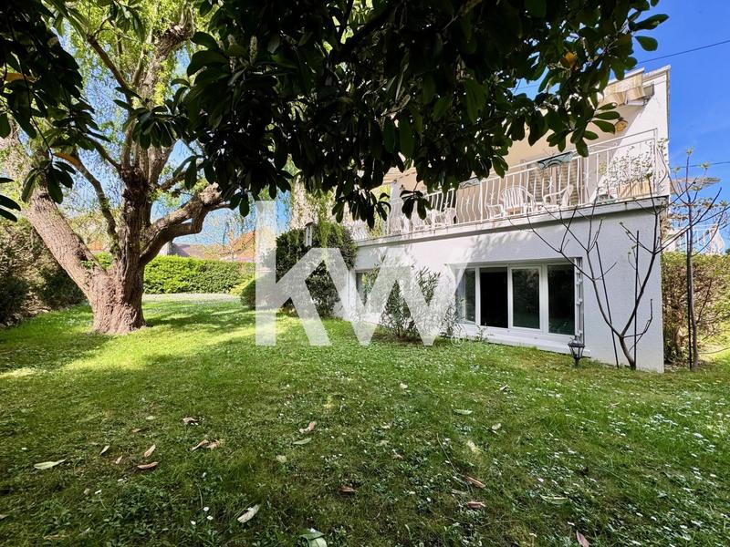 Maison - 380 m² - 10 pièces