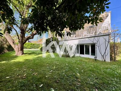 Maison - 380 m² - 10 pièces