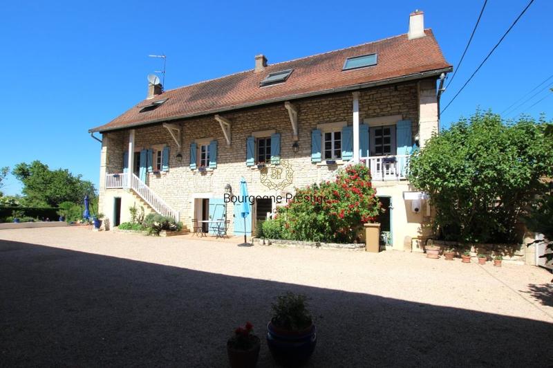 Propriété - 190 m² - 6 pièces