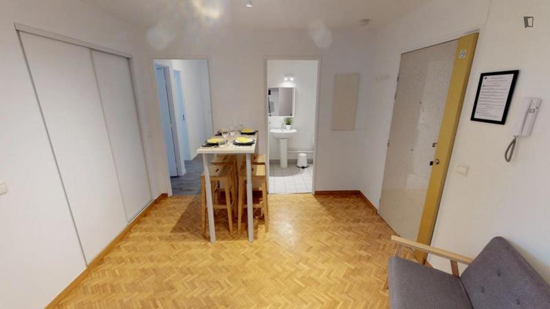 Chambre - 12 m² - 5 pièces