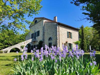 Demeure - 535 m² - 10 pièces