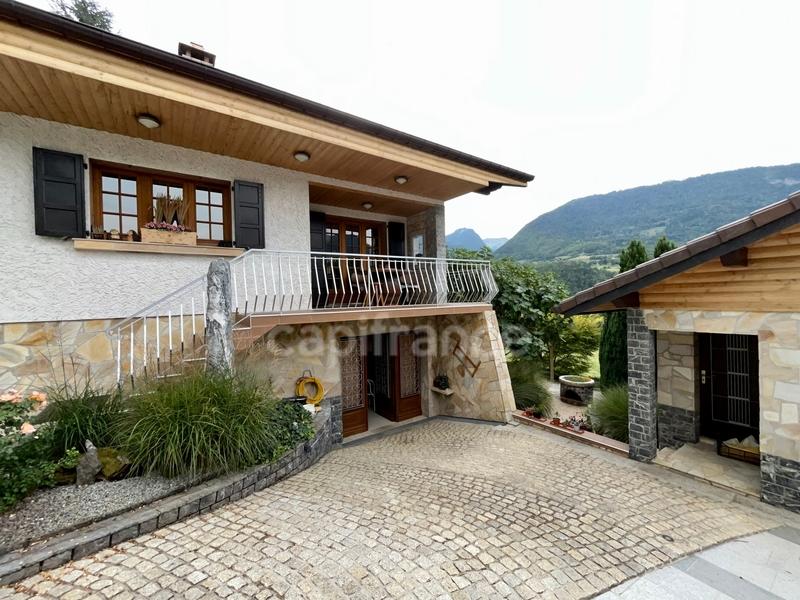 Maison - 140 m² - 5 pièces