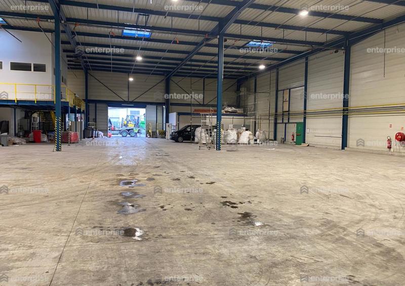 Entrepôt - 9 500 m²