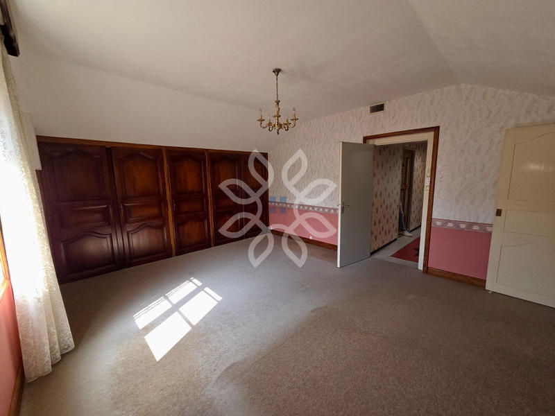 Propriété - 160 m² - 9 pièces