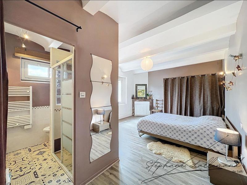 Maison - 299 m² - 11 pièces