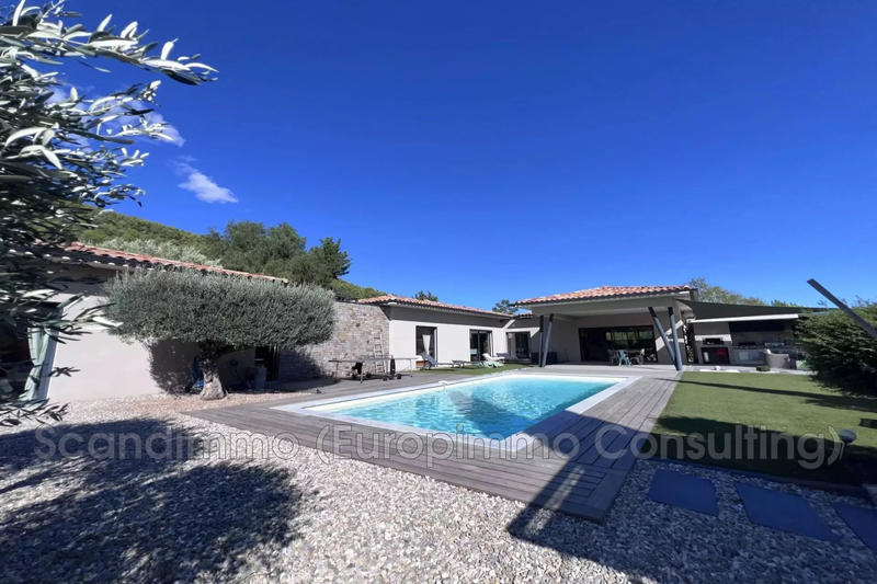 Maison - 231 m² - 7 pièces