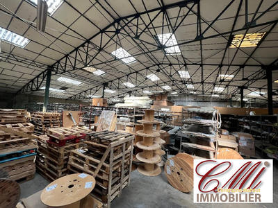 Entrepôt - 1 900 m²