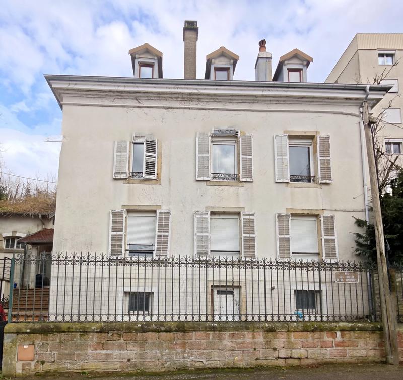 Maison - 205 m² - 9 pièces