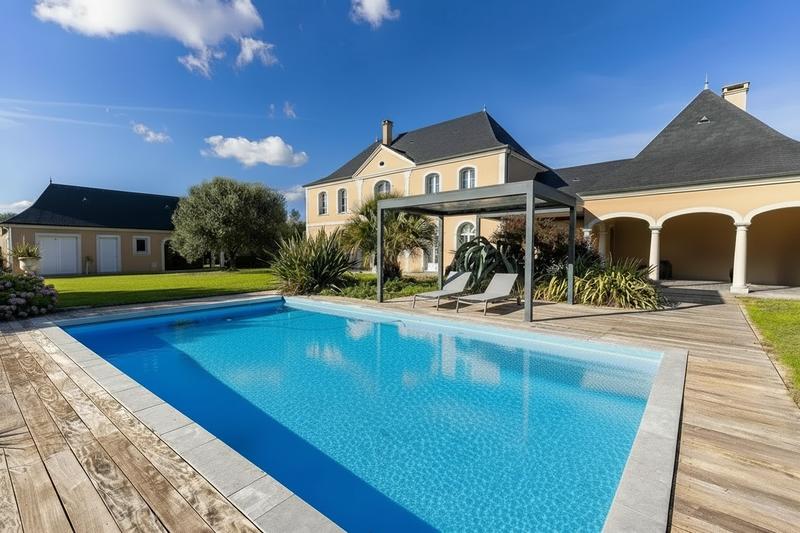 Maison - 295 m² - 8 pièces