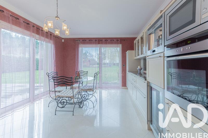 Maison - 338 m² - 10 pièces