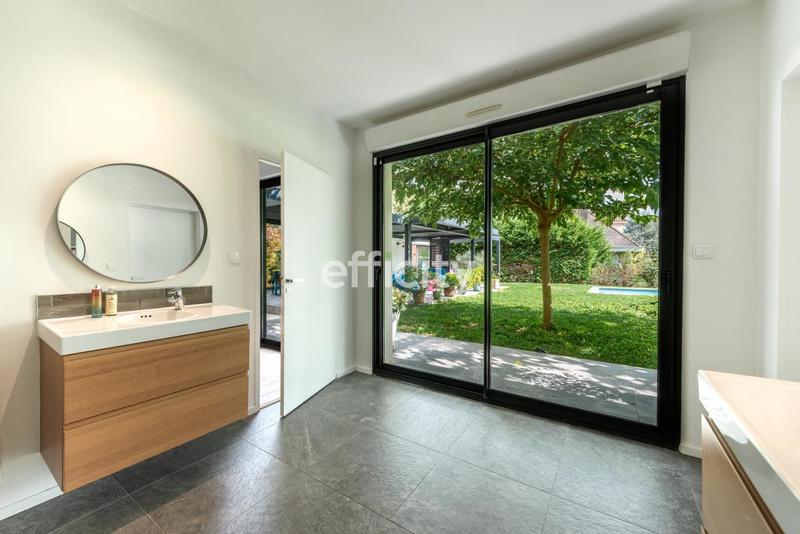 Maison - 292 m² - 10 pièces