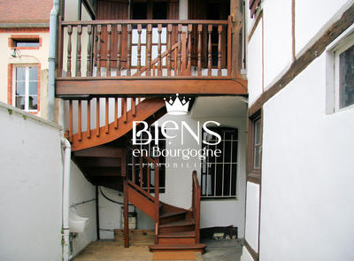 Maison ancienne - 181 m² - 7 pièces