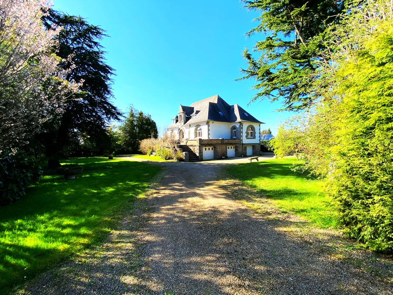 Demeure - 209 m² - 8 pièces