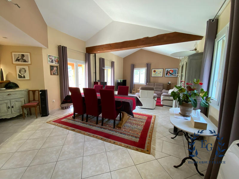 Maison traditionnelle - 198 m² - 6 pièces