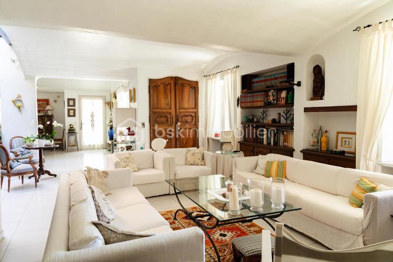 Propriété - 220 m² - 8 pièces