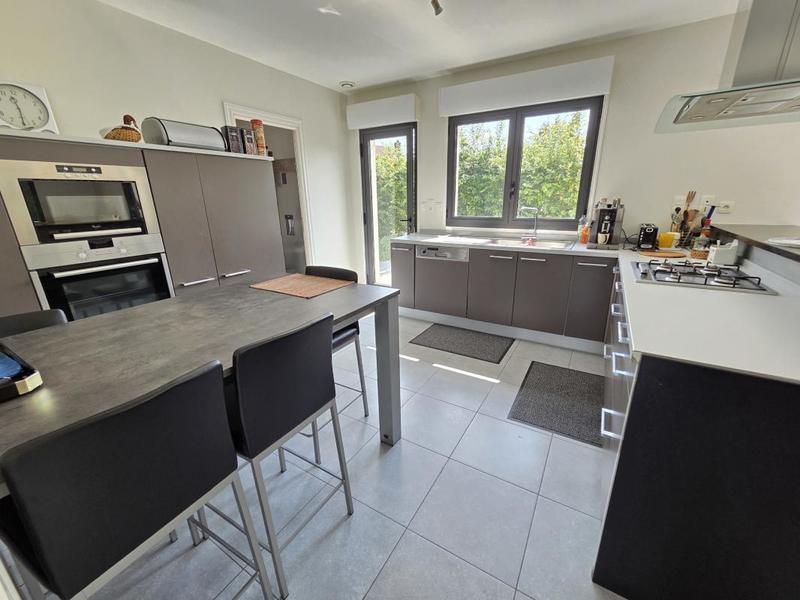 Pavillon - 220 m² - 9 pièces