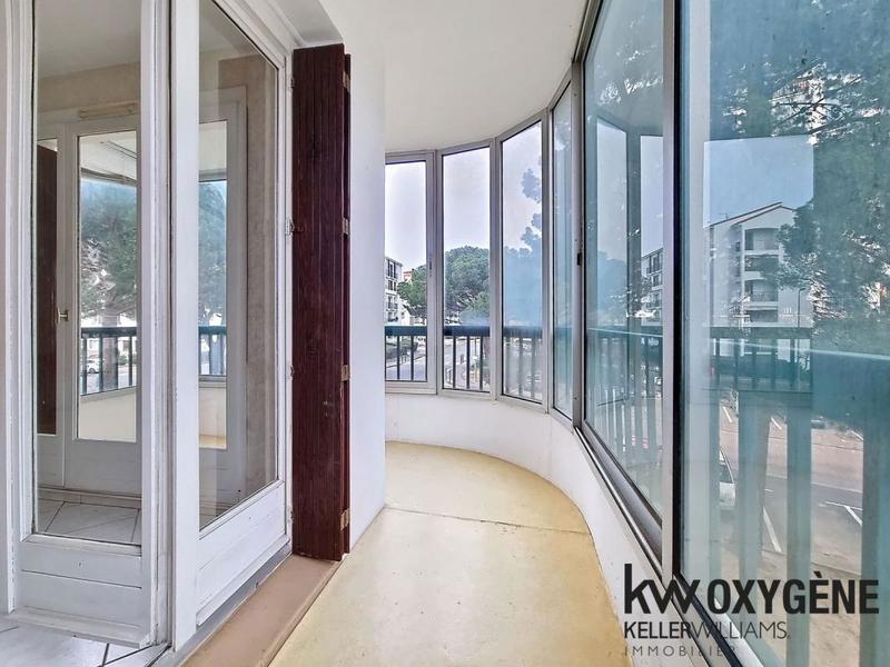 Appartement - 100 m² - 4 pièces