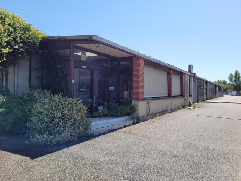 Entrepôt - 1 049 m²