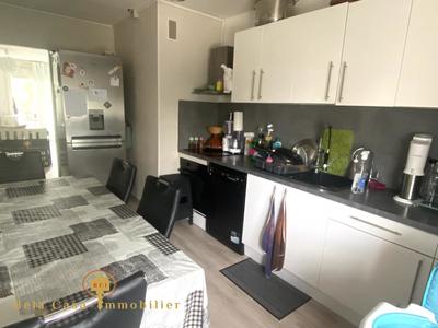 Appartement - 95 m² - 5 pièces