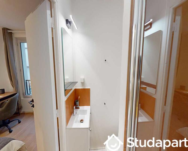 Chambre - 180 m² - 1 pièce