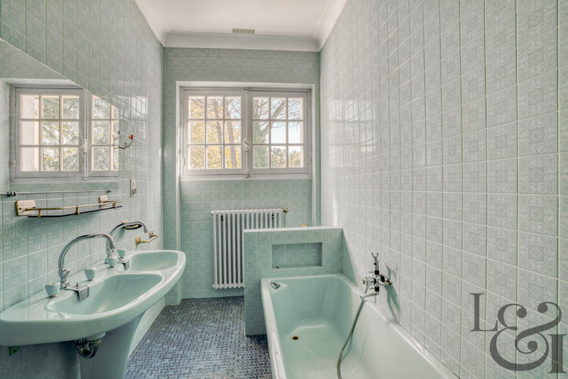 Maison - 330 m² - 9 pièces