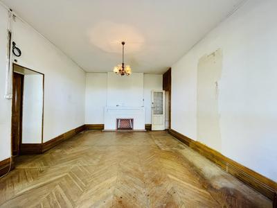 Maison traditionnelle - 200 m² - 8 pièces