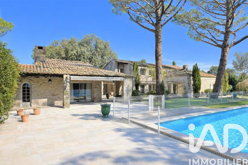 Maison - 325 m² - 8 pièces