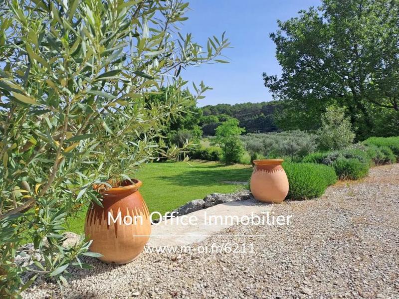 Propriété - 283 m² - 8 pièces