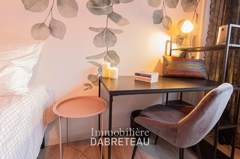 Chambre - 100 m² - 7 pièces