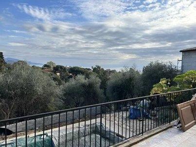 Appartement - 100 m² - 4 pièces