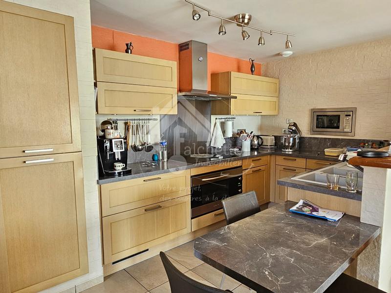 Propriété - 298 m² - 8 pièces