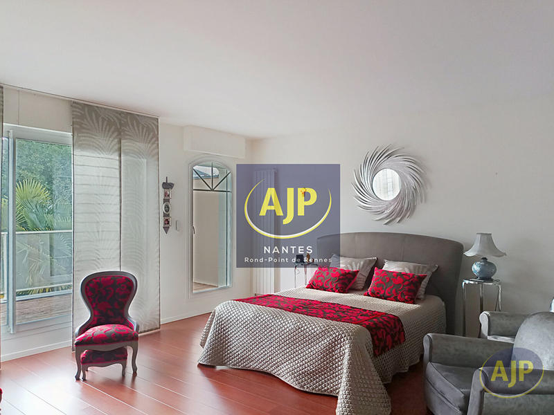 Maison - 291 m² - 8 pièces